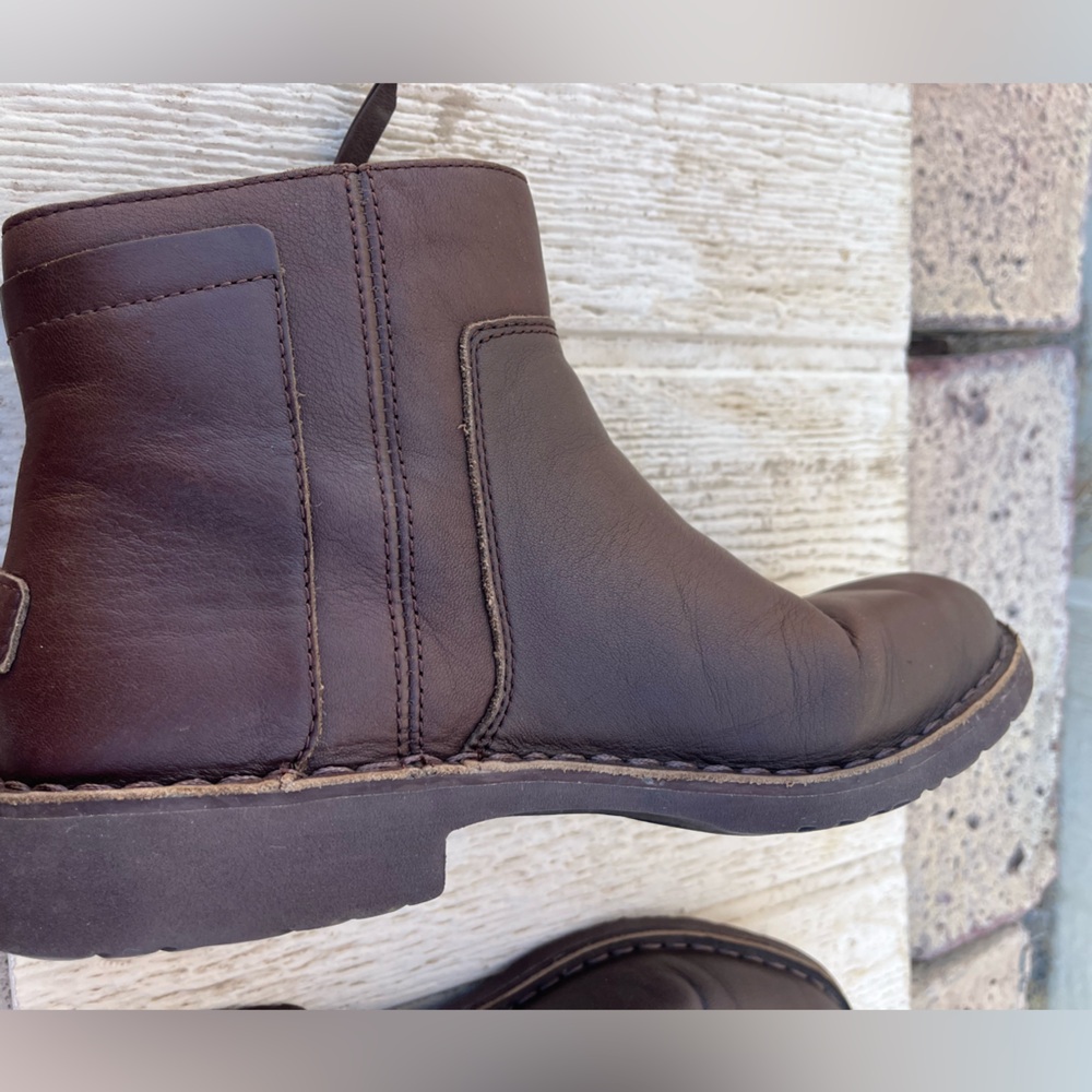 UGG Rea Brown Leather Booties size 9 - Picture 7 of 15
